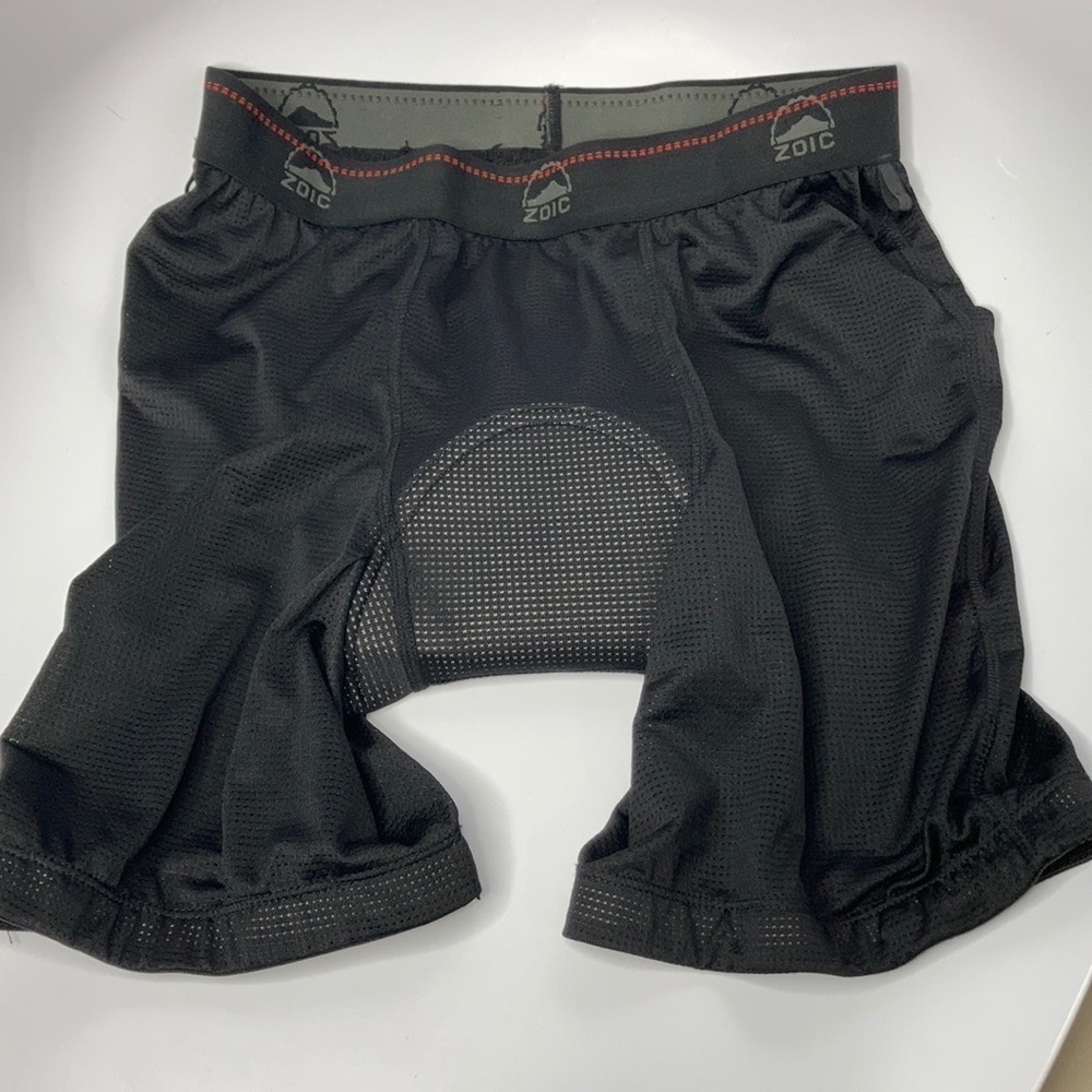 Zoic Men’s cycling shorts black mesh size medium‎